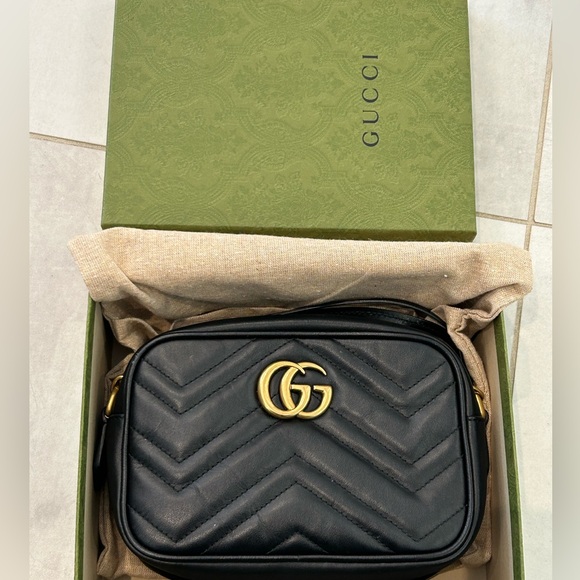 Gucci Black Mini Marmont Crossbody Bag - Picture 3 of 7